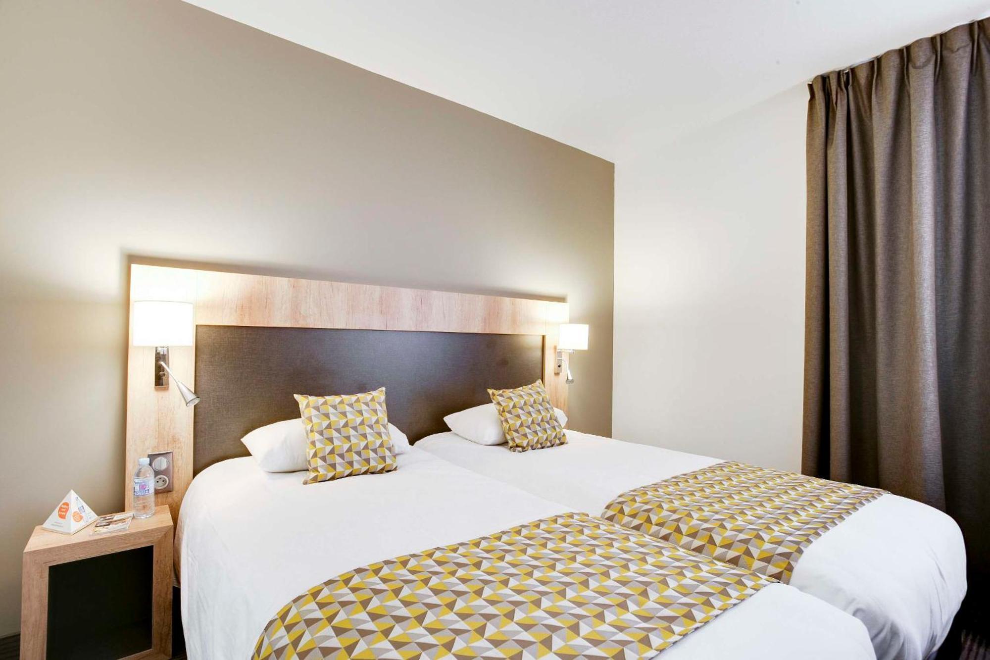 Brit Hotel Confort לוצ'ס מראה חיצוני תמונה