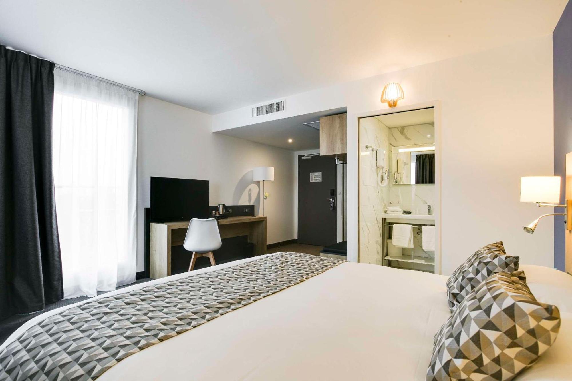Brit Hotel Confort לוצ'ס מראה חיצוני תמונה