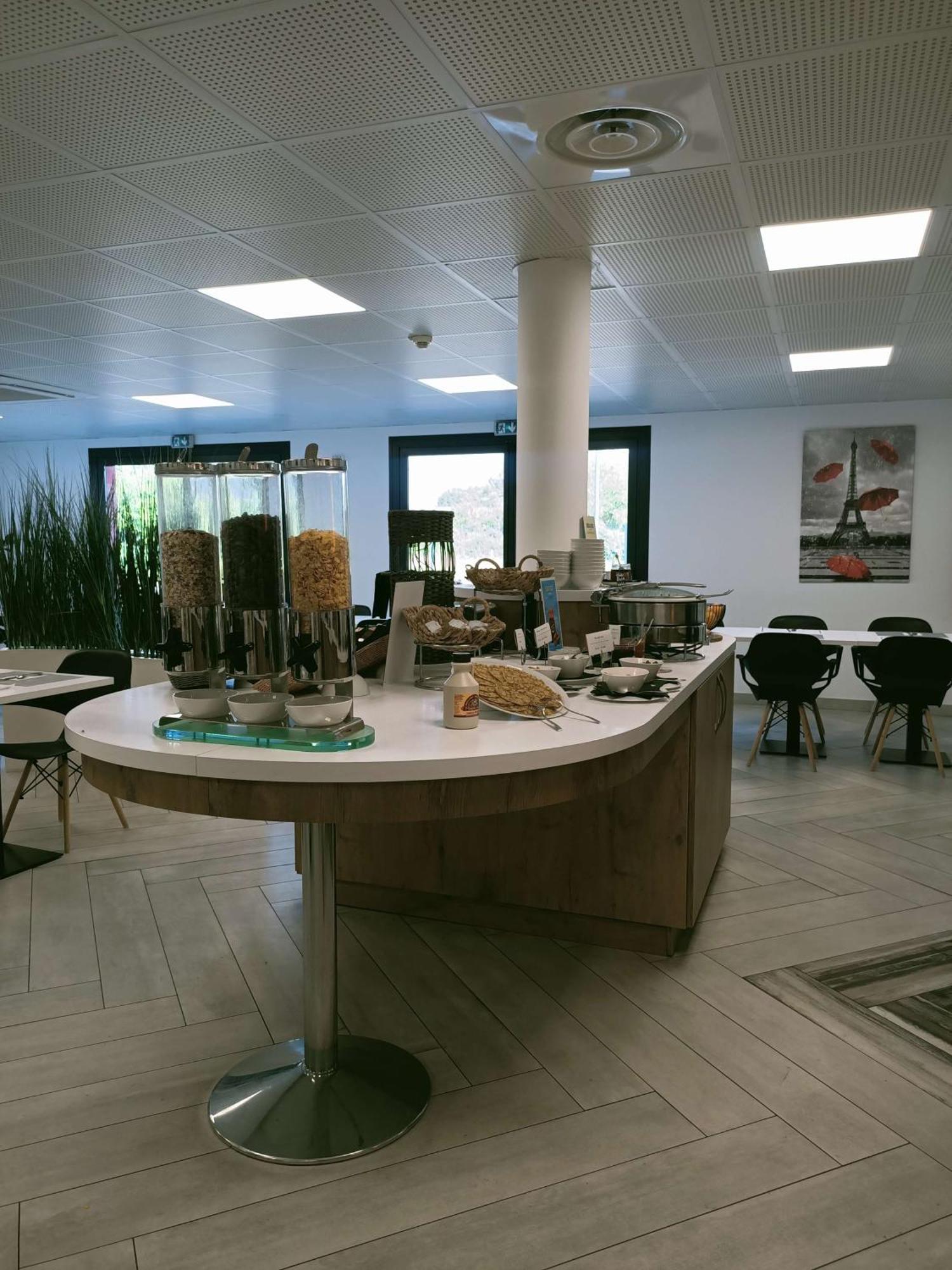 Brit Hotel Confort לוצ'ס מראה חיצוני תמונה