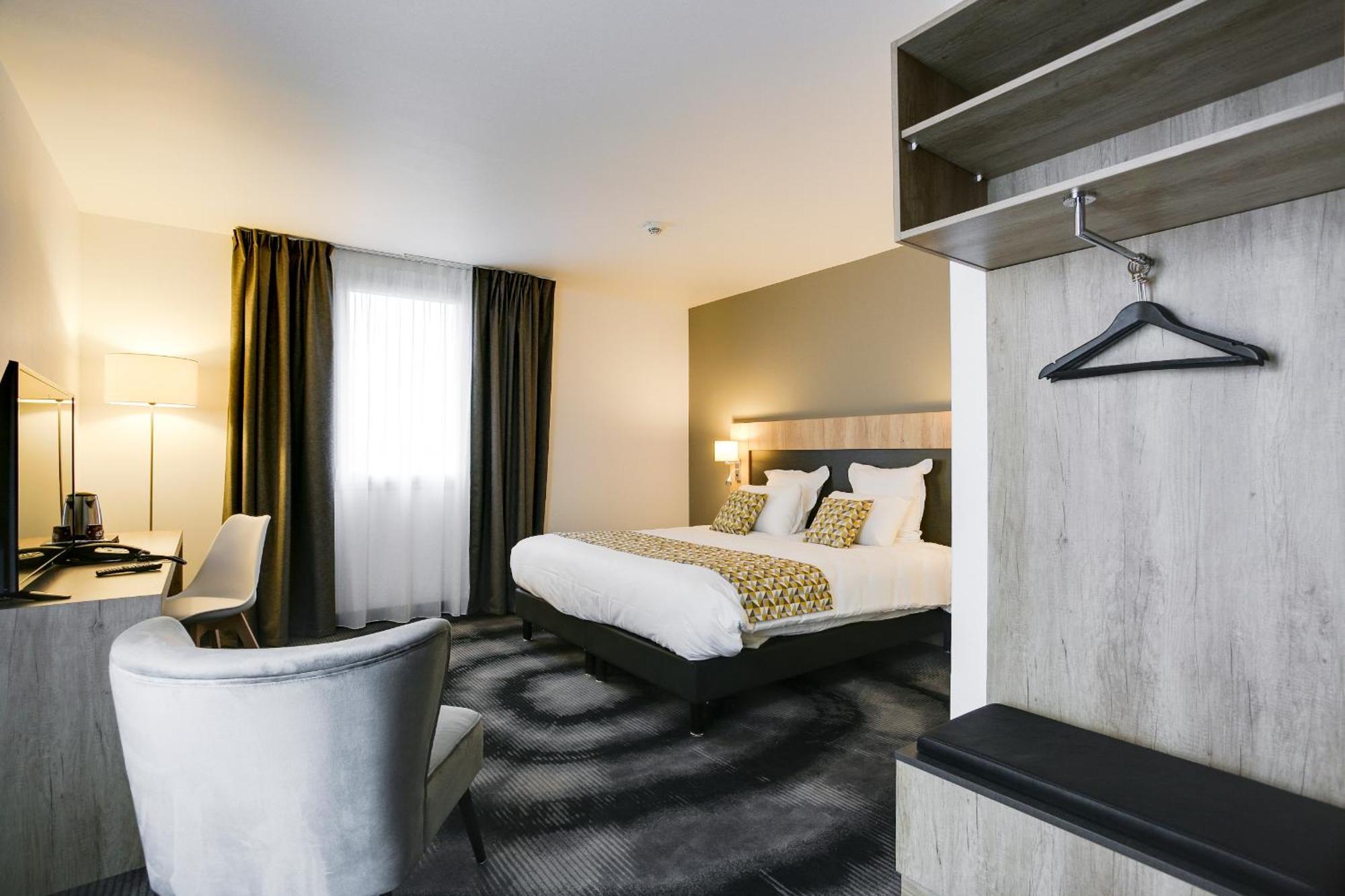 Brit Hotel Confort לוצ'ס מראה חיצוני תמונה